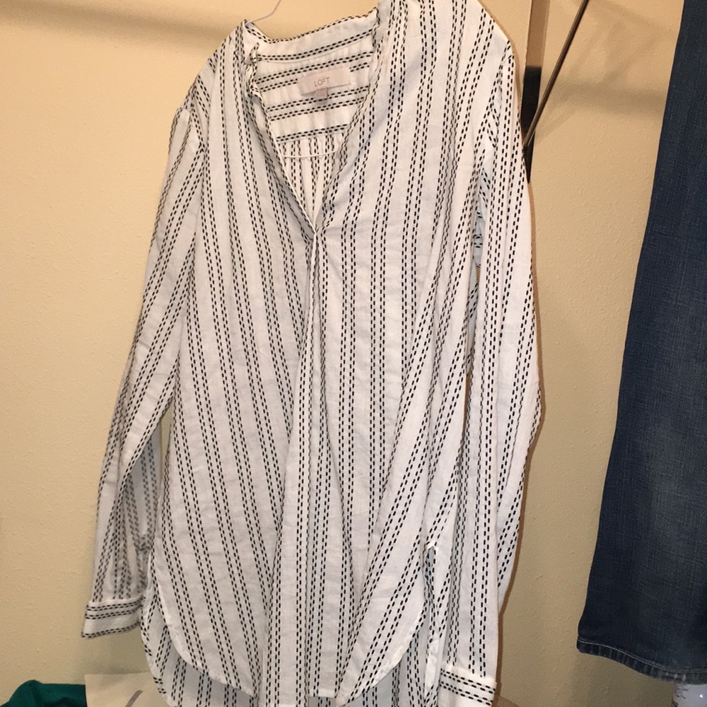 White tunic with black dotted stripes